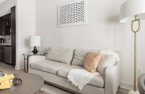 Palmetto Apartamento | Landing | Beautiful 1BD, Yoga Studio, Gym
