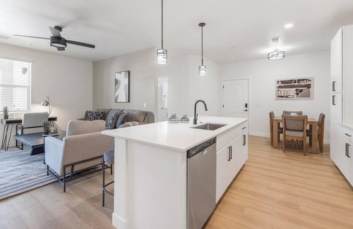 Casa Grande Apartamento | Landing | Beautiful 2BD, Gym, Clubhouse