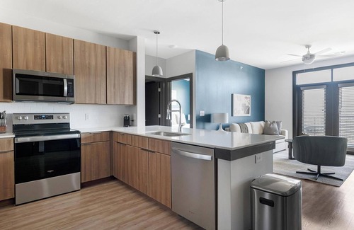 Buda Apartamento | Landing | Beautiful 2BD, Rooftop Lounge, Game Room