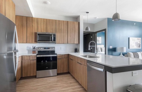 Buda Apartamento | Landing | Beautiful 2BD, Rooftop Lounge, Game Room