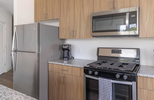 Carteret Apartamento | Landing | Modern 2BD, Rooftop Lounge, Gym