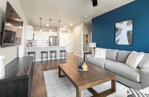 Goodyear Apartamento | Landing | Chic 2BD, Clubhouse