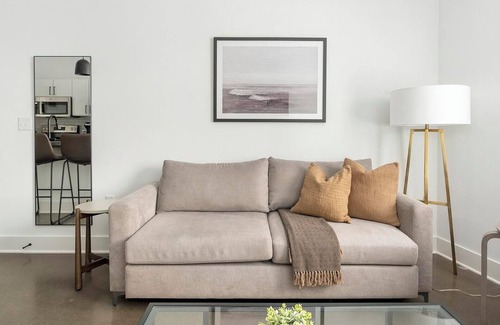 Eighth Avenue Apartamento | Landing | Beautiful 2BD, Courtyard, Clubhouse