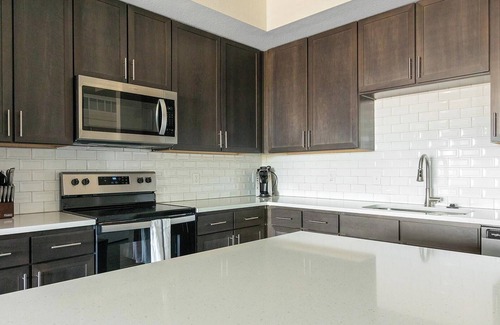 Palmetto Apartamento | Landing | Beautiful 2BD, Pool, Gym