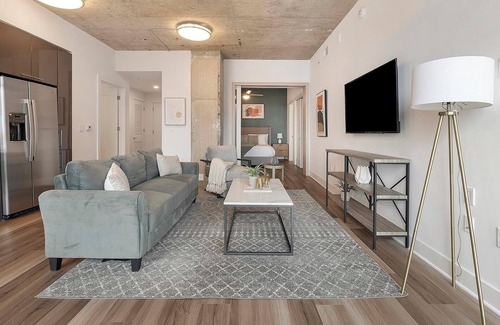 Baileys Crossroads Apartamento | Landing | Stylish 2BD, Game Room, Gym