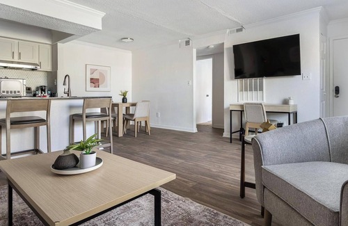 Winston - Salem Apartamento | Landing | Beautiful 1BD, Gym, Clubhouse