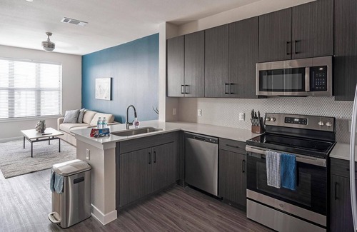 Wetmore Apartamento | Landing | Chic 1BD, Clubhouse, Gym