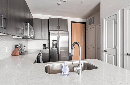 Wetmore Apartamento | Landing | Chic 1BD, Clubhouse, Gym