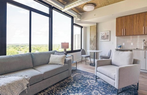 Baileys Crossroads Apartamento | Landing | Modern 1BD, Gym, Game Room