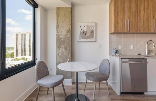 Baileys Crossroads Apartamento | Landing | Modern 1BD, Gym, Game Room