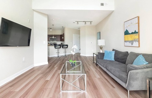 Chillum Apartamento | Landing | Chic 1BD, Pool, Clubhouse