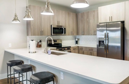 Fort Myers Apartamento | Landing | Chic 1BD, Pool, Gym