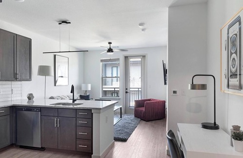 Dallas Apartamento | Landing | Chic 1BD, Pool, Clubhouse