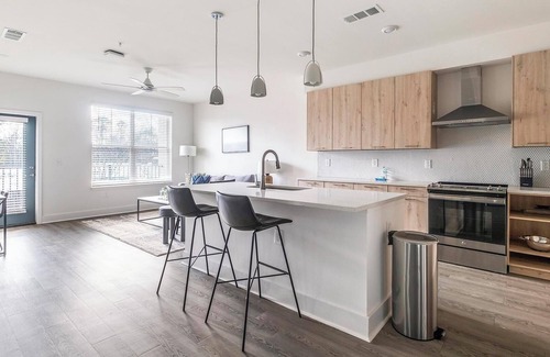 Crestline Heights Apartamento | Landing | Chic 1BD, Gym, Clubhouse