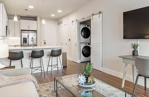Wetmore Apartamento | Landing | Chic 1BD, Yoga Studio, Clubhouse