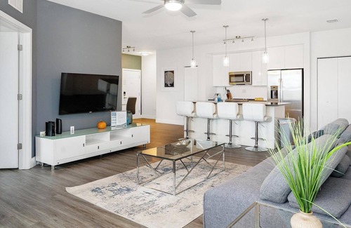Port Tampa City Apartamento | Landing | Modern 2BD, Clubhouse, Gym