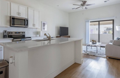 Casas Adobes Apartamento | Landing | Incredible 2BD, Pool