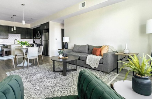 Palmetto Apartamento | Landing | Modern 2BD, Pool, Clubhouse
