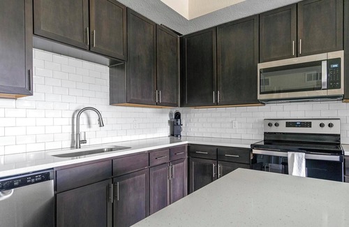 Palmetto Apartamento | Landing | Modern 2BD, Pool, Clubhouse