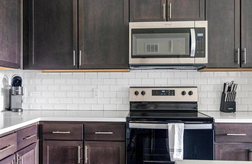 Palmetto Apartamento | Landing | Modern 2BD, Pool, Clubhouse