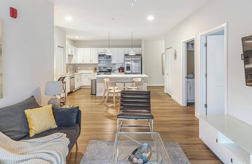Willow Springs Apartamento | Landing | Chic 2BD, Pool, Gym