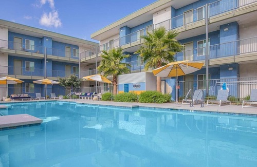 Goodyear Apartamento | Landing | Chic Studio, Gym, Courtyard