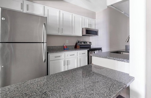 Homewood Apartamento | Landing | Stylish 1BD, Gym, Pool