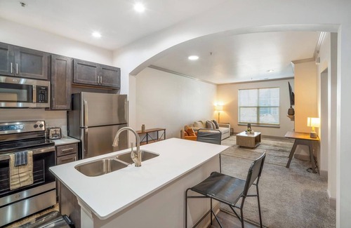Corryville Apartamento | Landing | Incredible 1BD, Gym, Clubhouse