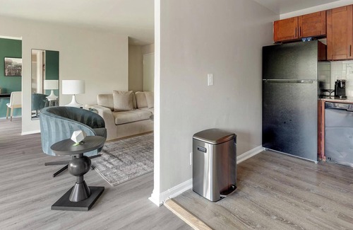 Greenbelt Apartamento | Landing | Incredible 1BD, Gym, Pool