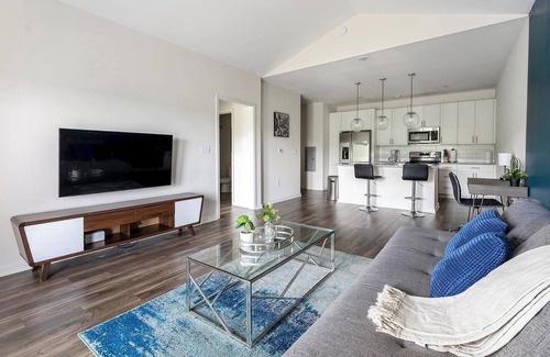Antioch Apartamento | Landing | Modern 1BD, Yoga Studio, Pool