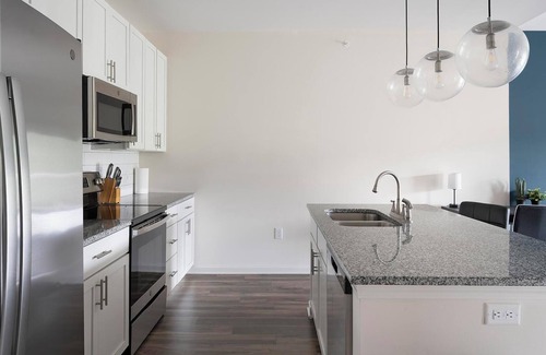 Antioch Apartamento | Landing | Modern 1BD, Yoga Studio, Pool