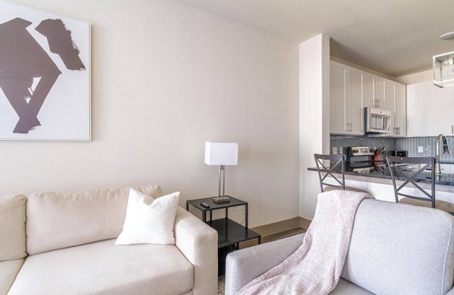 Conroe Apartamento | Landing | Incredible 1BD, Yoga Studio, Gym