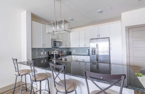 Conroe Apartamento | Landing | Incredible 1BD, Yoga Studio, Gym