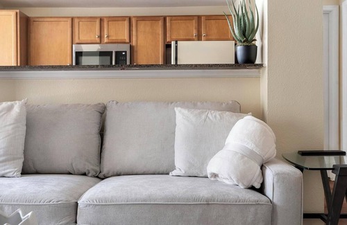 Sweetbriar Apartamento | Landing | Chic 1BD, Clubhouse, Courtyard