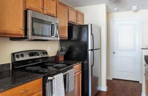 Sweetbriar Apartamento | Landing | Chic 1BD, Clubhouse, Courtyard