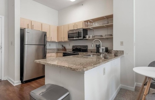 New Pathways Apartamento | Landing | Modern 1BD, Pool, Clubhouse