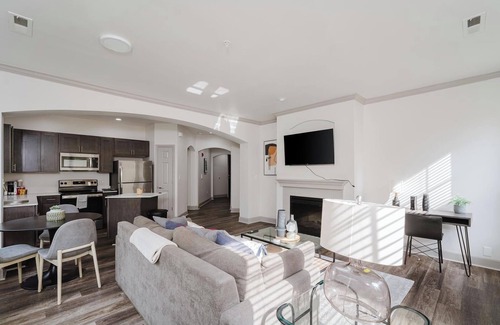 Corryville Apartamento | Landing | Modern 2BD, Clubhouse, Gym