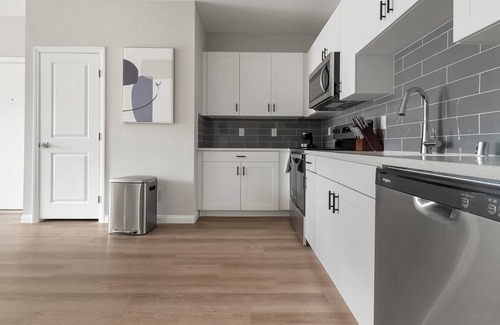 Townsite Apartamento | Landing | Chic 2BD, Pool, Rooftop Lounge