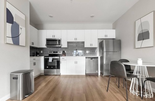Townsite Apartamento | Landing | Chic 2BD, Pool, Rooftop Lounge