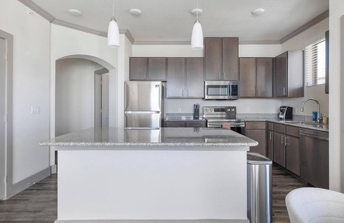 Manor Apartamento | Landing at The Flats at Shadowglen - 2 Bedrooms...