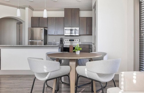 Manor Apartamento | Landing at The Flats at Shadowglen - 2 Bedrooms...