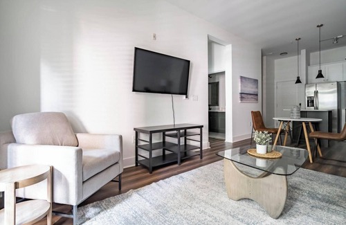 Cary Apartamento | Landing | Incredible 2BD, Gym, Rooftop Lounge