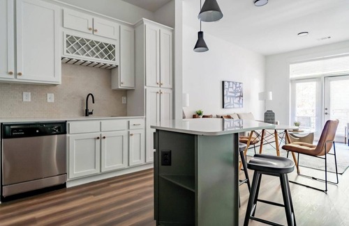 Cary Apartamento | Landing | Incredible 2BD, Gym, Rooftop Lounge