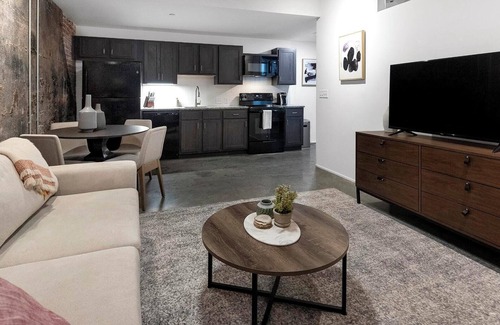 Downtown Memphis Apartamento | Landing at 99 Front - 2 Bedrooms in Downtown Me...
