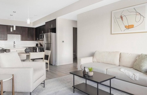 Palmetto Apartamento | Landing | Beautiful 2BD, Gym, Clubhouse