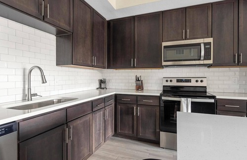 Palmetto Apartamento | Landing | Beautiful 2BD, Gym, Clubhouse