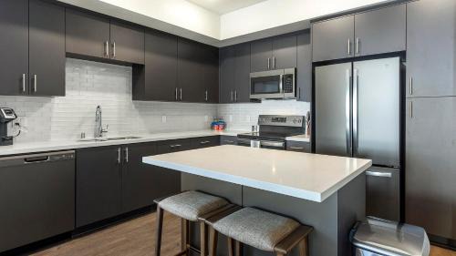 Woodburn Apartamento | Landing Incredible Studio Pool Gym