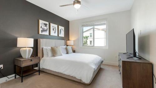 Woodburn Apartamento | Landing Incredible Studio Pool Gym