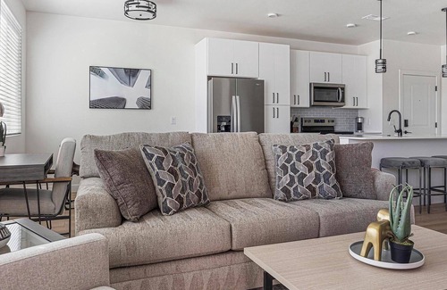 Casa Grande Apartamento | Landing | Incredible 1BD, Pool, Clubhouse