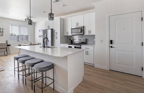 Casa Grande Apartamento | Landing | Incredible 1BD, Pool, Clubhouse